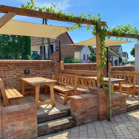 Beck's Borveranda Couette-café Palkonya