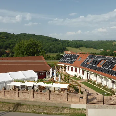 Beck's Borveranda Bed and Breakfast *